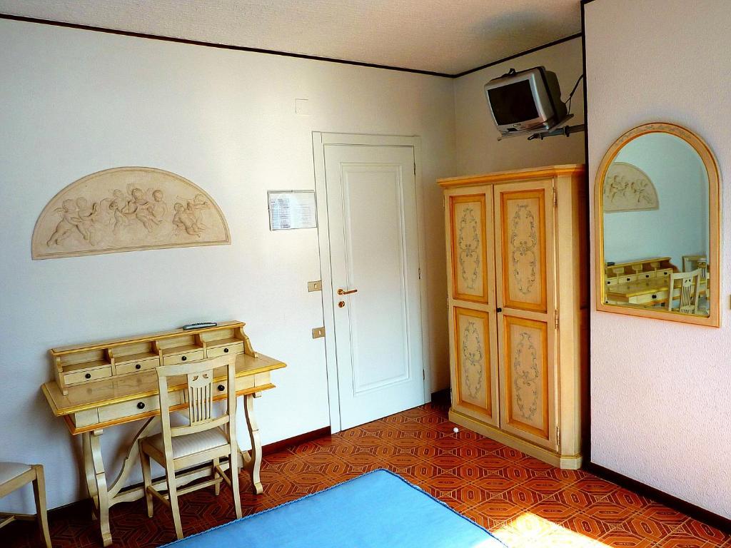 Hotel Villa Margherita Limone sul Garda Room photo
